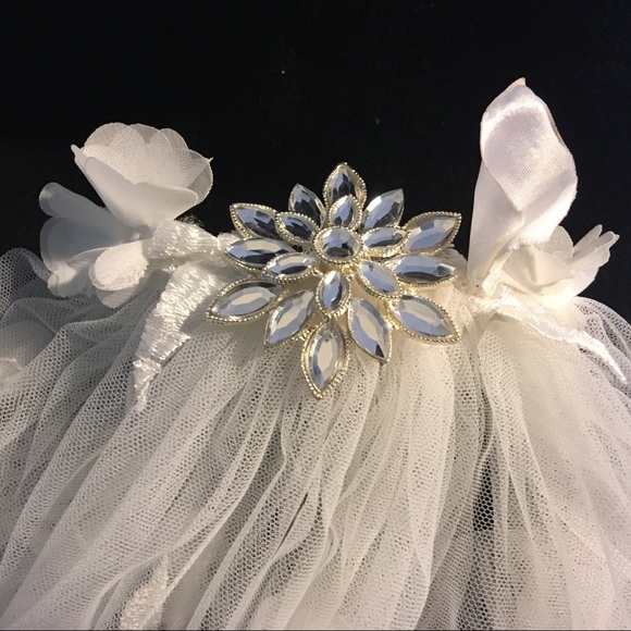 3D Floral Embroidered Tulle Wedding Veil - Picture 3 of 8